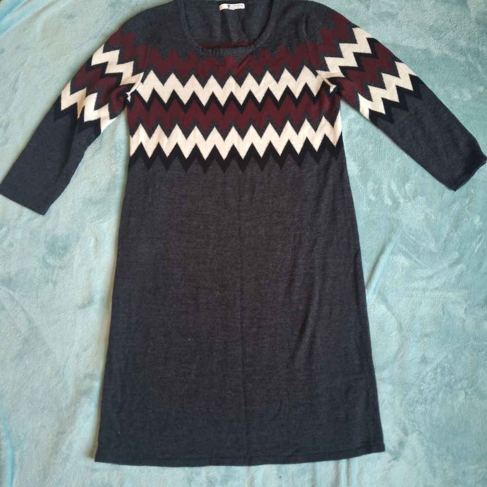 Chevron Patterned Midi Dress in Black and Burgundy